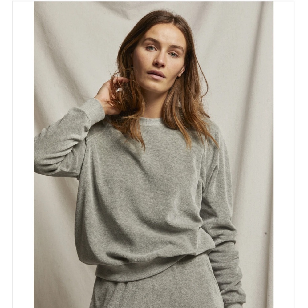 Perfect white tee Velour sweatshirt